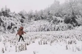 湖北老家下暴雨了，打工的男人们快回来吧，回来帮媳妇暖被窝吧！视频封面