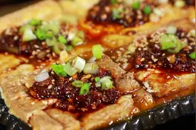 朝鲜族风味的石板剪豆腐，原来步骤这么简单，但是味道那是杠杠的视频封面