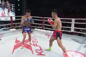 昆仑决：拳怕少壮！魏子钦拳如骤雨连绵不绝，对手一时难以招架视频封面