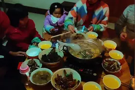 湖南苗族人是如何过年的？进来看看就知道，一大桌美味都有些什么视频封面