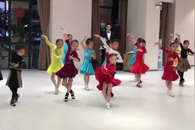 萌娃跳拉丁舞，奶凶奶凶的，太可爱了视频封面