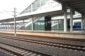 列车进福建三明北站【沙县】，向莆铁路穿越山区，开往北方。视频封面