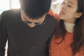 他究竟做错了什么，被老婆揪着耳朵还被罚跪，真是太惨了！视频封面
