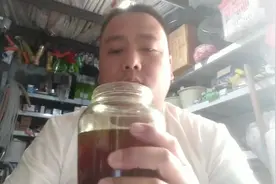 湖南长沙：念冀忽然喝起了中药，这是咋回事 ！他得什么病了！视频封面