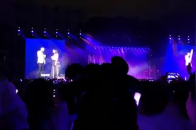张杰上海演唱会《说散就散》，愿他与谢娜幸福到白头视频封面