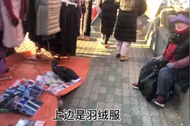 实拍韩国农村街头，女人大冬天光脚穿拖鞋 脚都冻紫了 不知道图啥视频封面