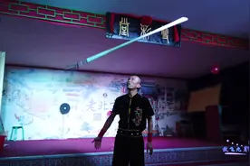 老北京天桥绝技，飞叉舞起来哗棱棱作响，现场表演实录视频封面