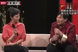 大衣哥当场拥抱于文华，献唱一首经典歌曲《驼铃》，现场掌声不断视频封面