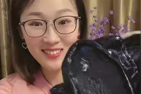 小姐姐吃黑鲍鱼，还真第一次见，开眼了视频封面