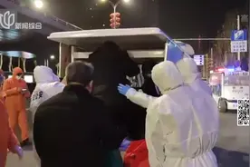 怕拖累家人栖居医院，现入住临时救助点！武汉高龄流浪者群像来了视频封面