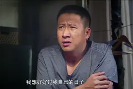 丈夫刚出狱，见到老婆性感后背就一把抱上去，老婆的反应亮了视频封面