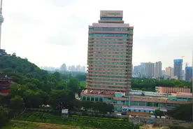 这个酒店曾经是武汉最顶级的酒店之一，也曾是武汉的最高楼！视频封面