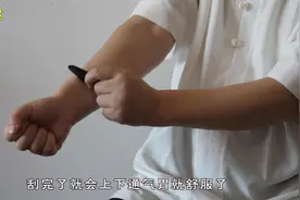不消化、胃里翻江倒海怎么办？简单的一刮，就会上下通气胃舒服了视频封面