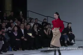 红色衬衫超级极简风，简直是商业的代名词，穿上它就是女强人视频封面