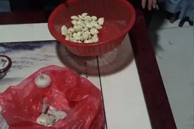 腊八蒜要在腊八节那一天太阳升起前腌制 你知道为什么吗视频封面