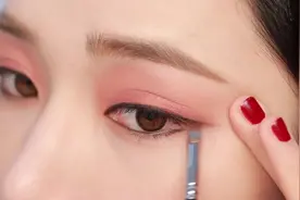 韩国女团的经典妆面，让精典流光溢彩视频封面