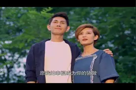 总裁甜妻：甜妻拉总裁看日出，总裁突然来一个吻，羞的甜妻直咧嘴视频封面