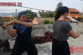 【印度尼西亚】最凶狠的女孩训练，铁锤砸身抗击打视频封面