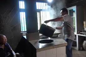 神兽回家来了，弄他最爱吃的犒劳，顺便整了点苞谷尝鲜视频封面