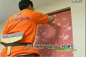 可以自己装饰房间啦，怎么样贴墙纸贴得好，不起褶，看完你就会了视频封面