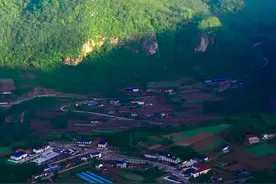 缘起《山楂树之恋》深闺百里荒成梦中桃花源图片