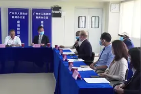 钟南山教老外如何劝父母戴口罩