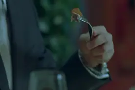 公司CEO年终会议上给员工一顿痛批！搞笑就服徐峥老师视频封面