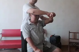 肩周炎拔罐的位置和推拿的方法。视频封面