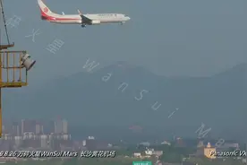 长沙黄花机场各家航班陆续进港降落了视频封面