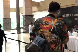 一众球星陆续抵达CBA全明星周末举办地广州，来看看谁的打扮最潮视频封面