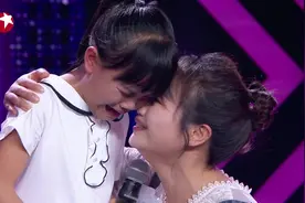 妈妈咪呀：妈妈与7岁女儿共用一个肝脏，女儿舞台上哭着感谢母亲视频封面