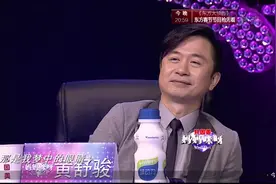 漂亮妈妈登台妈咪，携手高大男青年深情对唱，竟是十五岁的儿子！视频封面