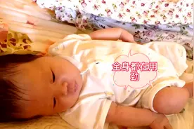 宝宝睡醒伸懒腰半个小时，全身都在发力又说又动，有同款宝宝吗？视频封面