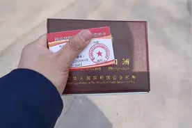 强强去社区办理健康证，需要带上自家的户口本，原来流程这么简单视频封面