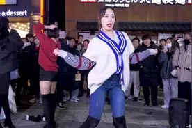 街头三个美女轮流跳舞视频封面
