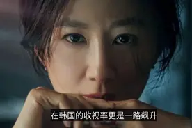 52岁金喜爱主演《夫妻的世界》火了，吊带睡衣秀身材，美腿撩人！视频封面