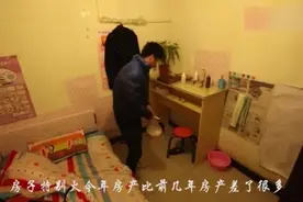 小伙北漂六年，仍住地下室，临年腊月却不想回家，令人唏嘘。视频封面