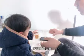 ‘蜡烛吸水’一个神奇的魔术，既好玩又神奇，主要能控制熊孩子视频封面