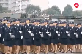 日本自卫队女兵阅兵配音《哆啦A梦》，真的是好可爱呀!视频封面