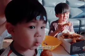 胖小鹿和开心又吃炸鸡啦，小朋友第一次喝雪碧是种什么体验？视频封面