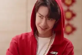 王一博代言的彩虹糖，看来彩虹糖是王耶啵和小摩托们的“喜糖”视频封面