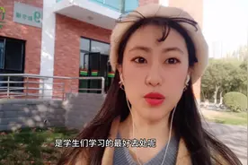 月月带你了解她的校园，走在校园的小树林，感觉一阵阵凄凉视频封面