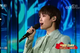 静静倾听李宇春《和你一样》，把激昂青春的力量，化作温暖与阳光