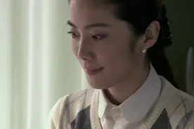 英雄联盟：三人在餐厅吃饭的过程中严署长带走了女儿美雪视频封面