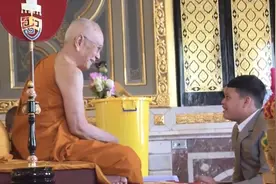 僧王像爷爷般的和提帮功交谈视频封面