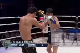 这两小伙不了的，相互踢裆直中要害，裁判不知如何是好视频封面