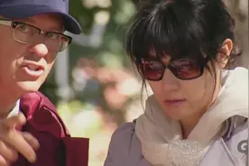 恶作剧-穿红色高跟鞋的美女脚被警察掰断视频封面