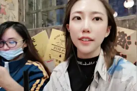 小虞穿AJ去逛街，遇到泥水坑，这可咋过呀，脏了鞋可就亏大发了视频封面