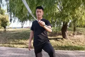 最帅气的动作，双节棍2种腿部换手，网友：这就是功夫视频封面
