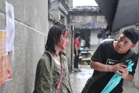 《七月与安生》幕后花絮：安生阿潘雨中battle难分胜负视频封面